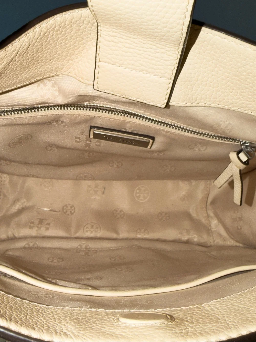 Tory Burch Thea Web Large Shoulder Bag. Color New Cream. Retail $449. Minimalist
